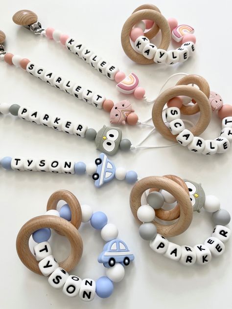 Pacifier Clip Packaging Ideas, Diy Baby Pacifier Clips, Fiddle Toys, Homemade Baby Toys, Pacifier Clips Diy, Shower Baskets, Beaded Pacifier Clip, Baby Pacifier Holder, Baby Shower Baskets