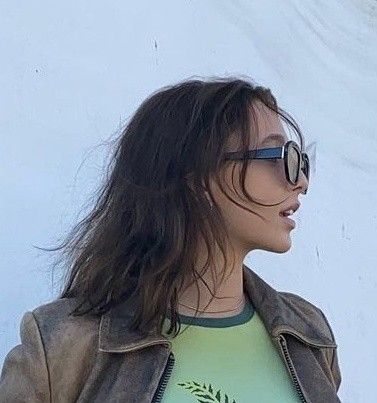 brunette emma chamberlain side profile Emma Chamberlain Brunette, Emma Chamberlain Side Profile, Emma Chamberlain Icons, Emma Chamberlain Hair, Emma Chamberlain Outfits, Emma Chamberlain, Side Profile, Attractive People, Fav Celebs