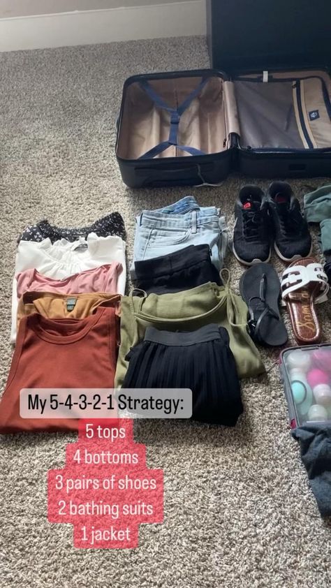 Pack For Summer Vacation, Suitcase Packing Tips, Travel Packing Checklist, Travel Life Hacks, Beach Hacks Kids, Packing Hacks Clothes, Travel Bag Essentials, Beach Necessities, Carry On Packing