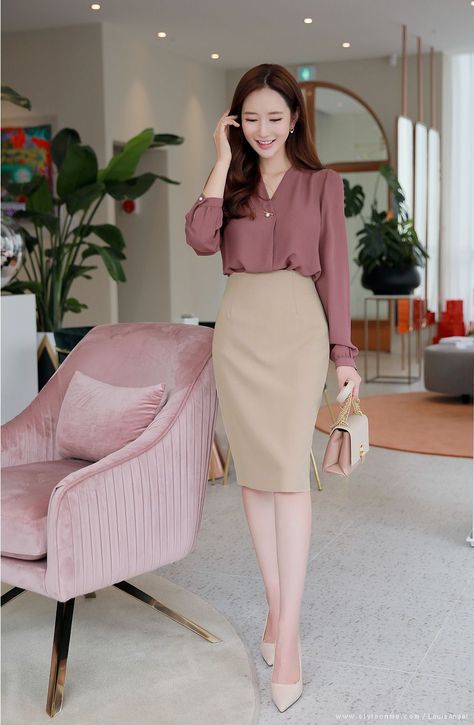 High-Waisted Slim Fit Pencil Skirt - Professional Dresses For Work, Lawyer Fashion, Fashionable Work Outfit, Corporate Attire, Office Outfits Women, Classy Work Outfits, Stylish Work Outfits, Professional Dresses, 가을 패션