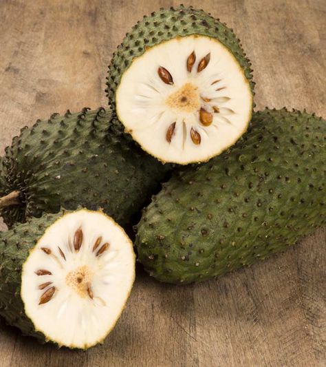 10 Serious Side Effects Of Soursops Soursop Fruit, Mango Benefits, Weird Fruit, Brown Stew Chicken, Fool Proof Recipes, Juice Drinks, Chicken Stew, Exotic Fruit, Tropical Fruits