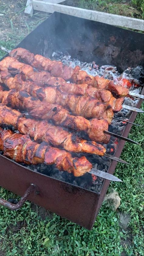 Bbq Party Ideas, Bbq Party Food, Gourmet Hot Dogs, Diy Bbq, Hot Dog Recipes, Food Drink Photography, Delicacy Food, Veggie Tray, Think Food