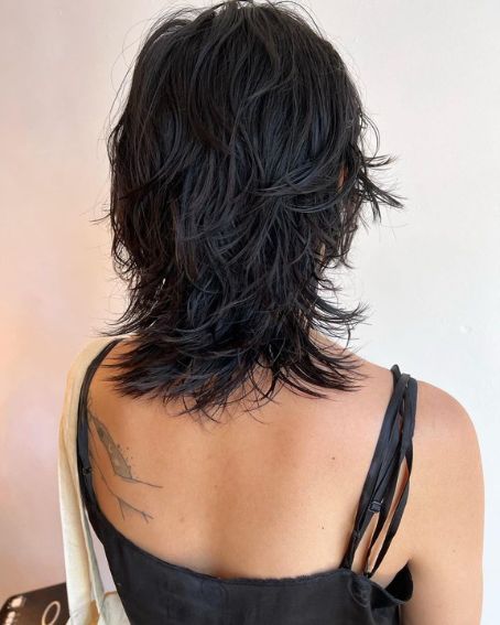 All Over Layered Haircuts, New Shag 2023, Shags For Curly Hair, Womens Short Shaggy Hairstyles, Fine Hair Layered Hairstyles, Long Shag Haircut Back View, Hair Cuts For Over 50 Medium Length, Short Shaggy Layered Hairstyles, Med Length Shag Haircuts