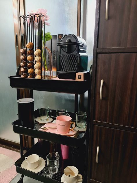 Nespresso Inissia
Coffee Bar Cart Nespresso Coffee Cart, Coffee Cart Aesthetic, Coffee Bar Cart Ideas, Nespresso Coffee Bar Ideas, Nespresso Coffee Bar, Cart Coffee Bar, Coffee And Wine Bar, Bar Cart Ideas, Coffee Bar Cart