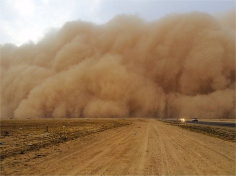 An apocalyptical sandstorm swept through Hafr Al-Batin, Saudi Arabia on May 6, 2016. The biblical wall of sand turned the sky black over the city. College Art Projects, Sand Storm, Sir Crocodile, Dust Storm, Sky Black, Weather Photos, Alphabet For Kids, Beautiful Nature Wallpaper, Natural Phenomena