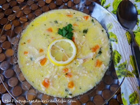 Portuguese Lemon Chicken Soup (Canja) - the portuguese american mom Soup Portuguese, Portuguese Soup, Portugal Food, Cheesy Potato Soup, Lemon Soup, Lemon Chicken Soup, Homemade Chicken Stock, American Mom, Cook Chicken Breast