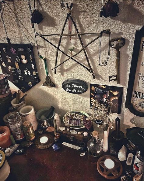 Witchy Room, Witchcraft Altar, Gothic Room, Witch Room, Crystal Room, Witches Altar, Wiccan Altar, Spell Books, Goth Home Decor