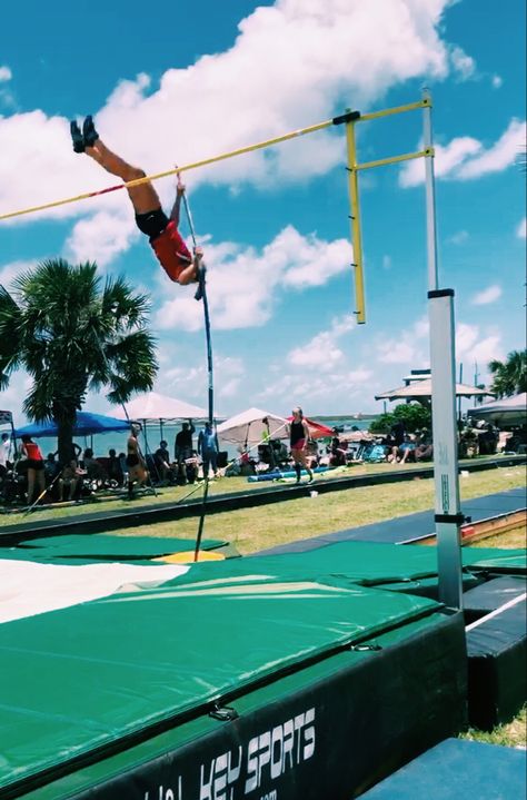 Pole Vaulting Aesthetic, Pole Vault Aesthetic, Vault Aesthetic, Track Things, Pole Vaulting, Running Pictures, Track Star, Dream Future, Pole Vault