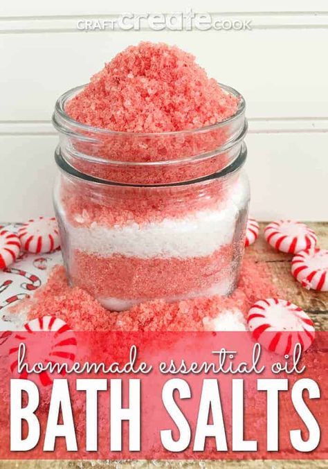 How to make DIY Peppermint Bath Salts - Pamper yourself with a relaxing spa day at home with these DIY Peppermint Bath Salts with essential oils. They make the perfect DIY Christmas Gift and easy to make! Peppermint Bath Salts, Bath Salts Recipe, Diy Gifts To Make, Bath Salts Diy, Homemade Essential Oil, Sugar Scrub Recipe, Diy Essentials, Essential Oils Bath, Essential Oils Gifts