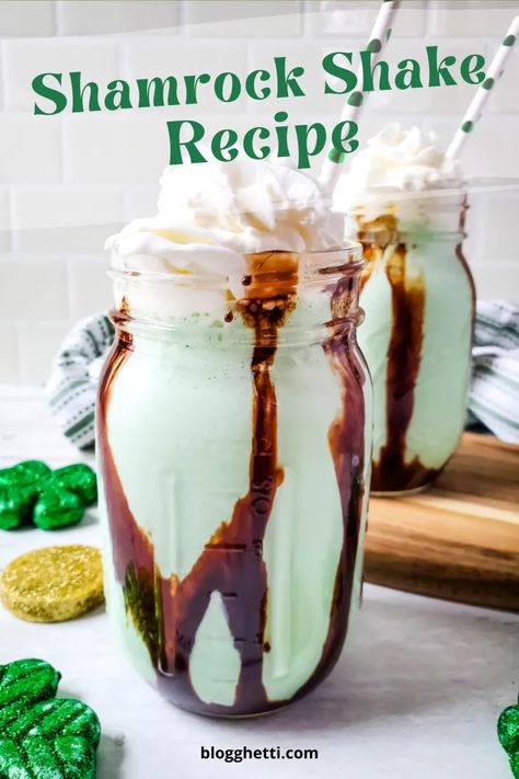 Making your own Homemade Shamrock Shake is super easy and you can make it year-round! This popular green shake recipe is creamy, minty, and ready in five minutes. Perfect to make for St. Patrick's Day, or to enjoy on a hot summer day. Green Shake Recipe, Homemade Shamrock Shake, Green Shake, Boozy Shakes, Shamrock Shake Recipe, Green Shakes, Vegan Shakes, Mint Drink, Spring Recipes Dessert