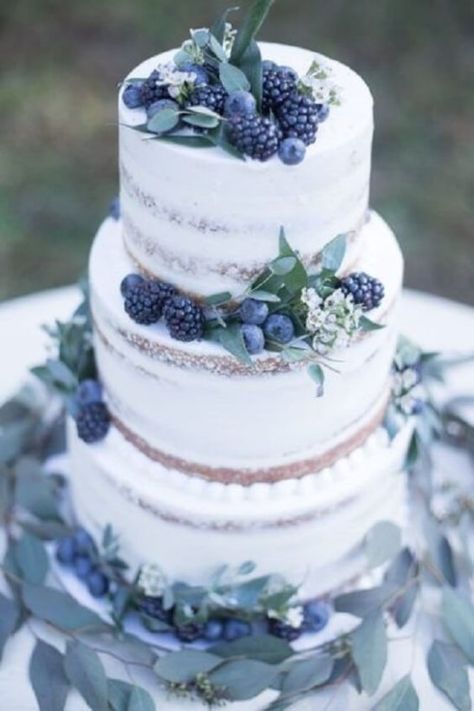 December Wedding Colors, Concrete Wedding Cake, Wedding Cake Options, Colorful Wedding Cakes, Blue Winter Wedding, Cakes Inspiration, Black Wedding Cakes, Fresh Flower Cake, Winter Wedding Cake