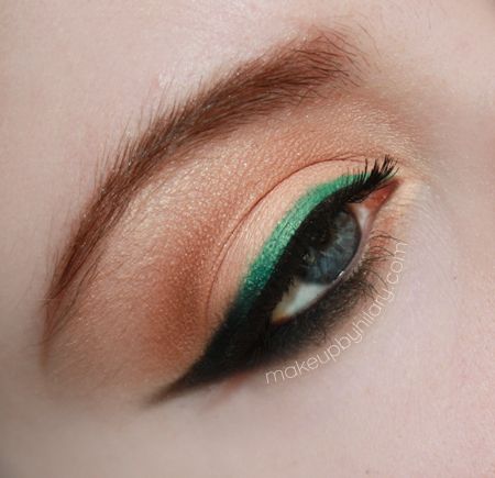 Simple and elegant Emerald Eyeliner, Eyeliner Verde, Maquillage On Fleek, Green Eyeliner, Eyeliner Products, Makeup Tutorial Eyeliner, Best Eyeliner, Green Makeup, Makijaż Smokey Eye