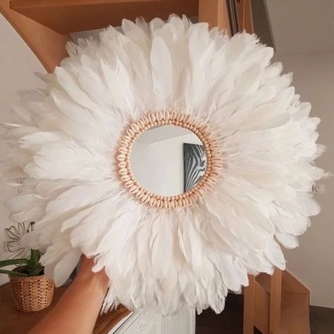 #diy Feather Mirror, Wall Hanging Decorations, Mirror Wall Hanging, Diy Hanging Shelves, Diy Boho Decor, Dekor Diy, Handmade Wall Decor, Mirror On The Wall, Diy Crafts Room Decor