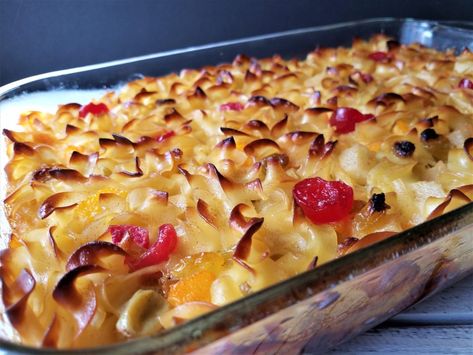 Fruit Kugel Recipes, Sweet Noodle Kugel Recipe, Kugel Recipes, Noodle Pudding, Noodle Kugel Recipe, Recipes With Fruit Cocktail, Cheese Noodles, Jewish Foods, Jewish Holiday Recipes