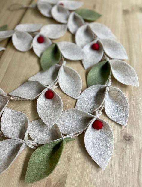 Magnolia Garland Christmas, Green Christmas Garland, Felt Christmas Garland, Christmas Magnolia, Garland Mantle, Magnolia Garland, Magnolia Leaf, Ornament Making, Holiday Garland