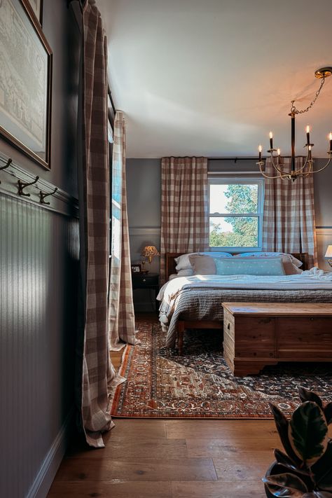 English Cottage Masculine Bedroom, Colonial Cottage Bedroom, Rustic European Bedroom, Floor To Ceiling Beadboard Bedroom, Colonial Master Bed, English Cottage Master Bed, Vintage Looking Bedroom, Blue Cottage Bedroom Ideas, Simple Cottage Bedroom