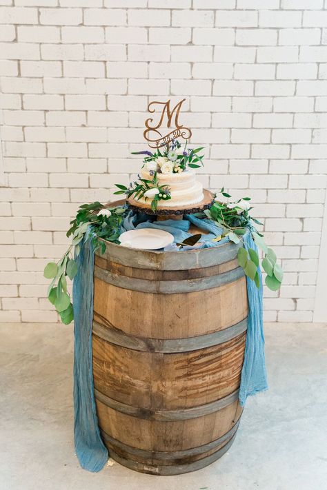 Wedding Cake On Whiskey Barrel, Cake On Whiskey Barrel, Barrel Dessert Table, Cake On Barrel Wedding, Boho Wedding Cake Display, Wine Barrel Wedding Cake Display, Wine Barrel Wedding Cake, Whiskey Barrel Cake Table, Barrel Wedding Decor Entrance