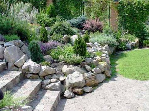 Rock Garden Design Tips, 15 Rocks Garden Landscape Ideas Garden With Rocks, Landscape Edging Stone, Sloped Backyard Landscaping, Garden Ideas To Make, Sloped Backyard, Rock Garden Design, Natural Stone Wall, Garden Steps, Landscape Edging