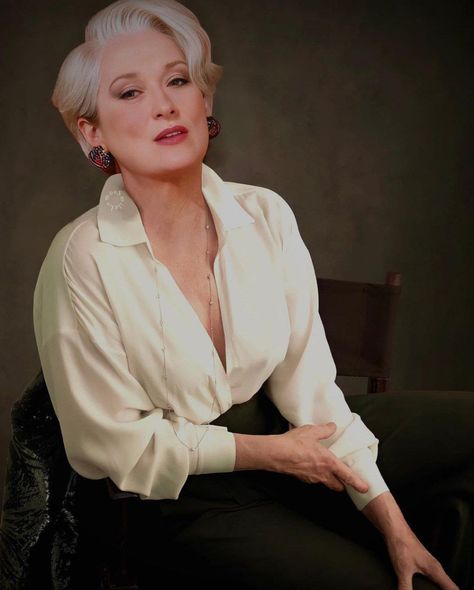 Meryl Streep Only Murders, Meryl Streep Aesthetic, Merle Streep, Meryl Streep Devil Wears Prada, Meryl Steep, Mama Photo, Professional Headshots Women, Miranda Priestly, Headshots Women