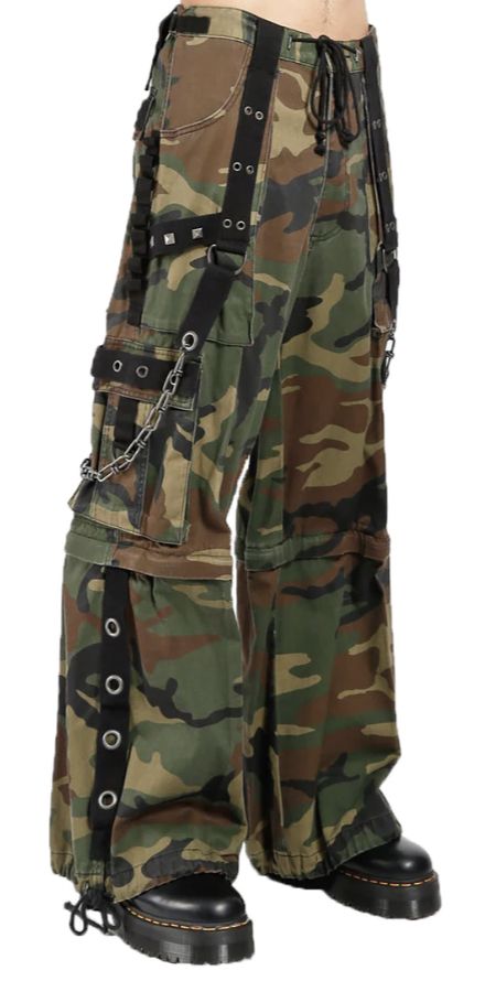 Cargo Pants Outfit Aesthetic, Pants Into Shorts, Tripp Pants, Fashion Collection Inspiration, Punk Pants, Pants Outfit Men, Earthy Outfits, Camouflage Pants, Camo Cargo Pants