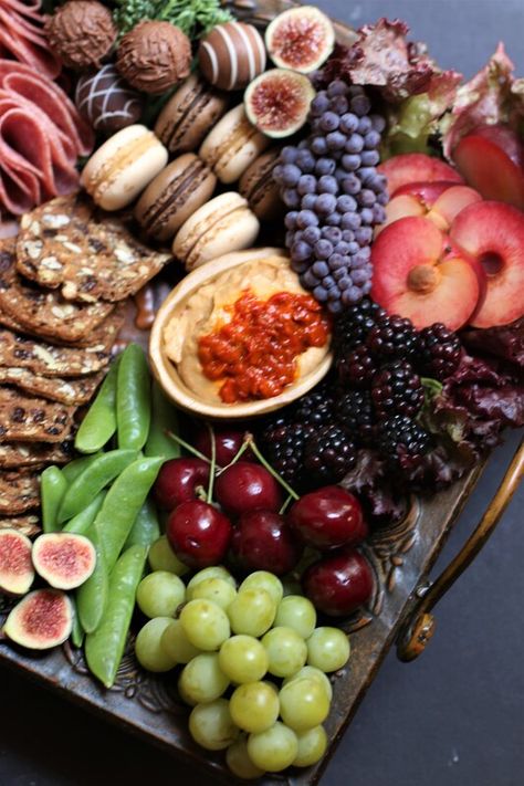 Vineyard Charcuterie Board & Picnic - Snowflakes & Coffeecakes Cooking School Cherry Charcuterie Board, Charcuterie Board Picnic, Hummus Board, Fruit Boards, Baking Lessons, Vegetarian Platter, Chocolate Covered Raisins, Roasted Red Pepper Hummus, Plate Ideas