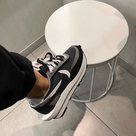 Kim Duong | Germany-Stuttgart on Instagram: “Yum” Nike M2k Tekno Beige, Nike Sacai Waffle Outfit, Sneakers Noir, Nike Sacai, Jogging Shorts, Jordan Shoes Girls, Foot Socks, Nike Waffle, Fresh Shoes