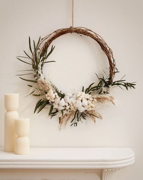 dried-plant-wreaths-from-le-garde-fleurs-at-fabrique-1840.gif (694×876) Florist Workshop, White Ruscus, Plant Wreath, Dried Floral Wreaths, Dried Wreath, Dried Plants, Fleurs Diy, Cotton Wreath, Dried Flower Wreaths