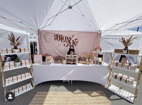 Minimalist Vendor Booth, Boho Craft Fair Display, White Vendor Booth, Simple Vendor Table Display, Indoor Vendor Market, Vendor Event Table Set Up Ideas, Candle Booth Set Up, 10x10 Pop Up Tent Decorating Ideas, Boho Vendor Booth