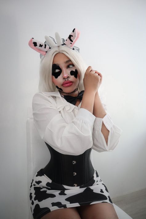 Cow Cosplay, Kawaii Cow, Barbie Makeup, Halloween Makeup Inspiration, Cow Print, Makeup Inspo, Halloween Diy, Halloween Makeup, Makeup Inspiration