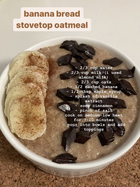 Banana Chocolate Oatmeal, Stovetop Oatmeal, Healthy Oatmeal Recipes, Banana Chocolate, Banana Oatmeal, Healthy Food Motivation, Banana Healthy, Breakfast Meal Prep, Lunch Snacks