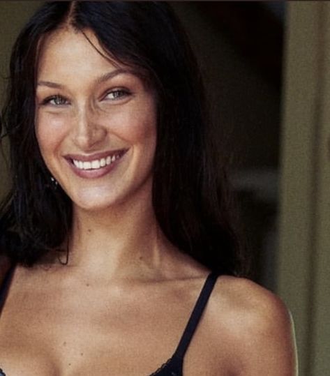 Bella Hadid Smile, Wattpad Characters, Big Nose Beauty, Big Nose, Big Noses, Beauty Icons, Bella Hadid, Wattpad, Beauty