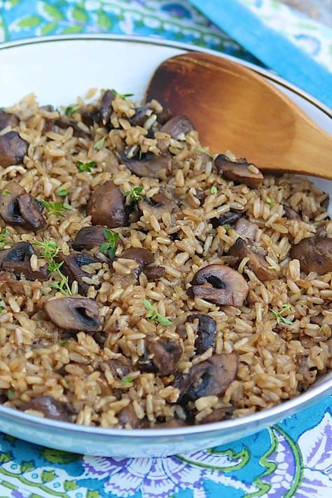 Oven Baked Brown Rice -- hearty, healthy, and perfectly cooked every time Brown Rice Dishes, Baked Brown Rice, Brown Rice Cooking, Rice Sides, Fenugreek Seed, Brown Rice Recipe, Baked Rice, Brown Rice Recipes, Rice Side Dishes