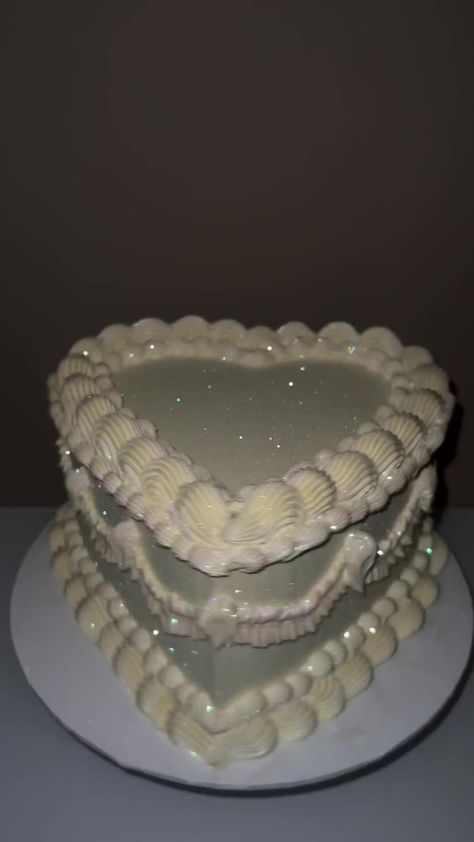 Glitter Heart Cake Birthday, White Glitter Heart Cake, Birthday Cake Sparkly, Twilight Wedding Cake, Glitter Bday Cake, Glittery Cakes, Sparkly Heart Cake, Vintage Heart Cake Aesthetic, Vintage Heart Cakes Birthday