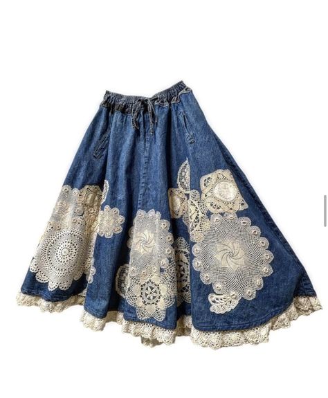 Diy Skirt Ideas, Doily Skirt, Denim Furniture, Applique Jeans, Curvy Casual Outfits, Vintage Dress Design, Estilo Hippy, Upcycle Clothes Diy, Boho Denim