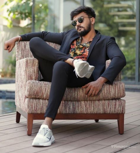 Dhanveer Gowda Photos Hd, Dhanveer Photos, Dhanveer Gowda, Virat Kohli Portrait Photography, Attitude Pic, Sisters Movie, Phone Emoji, Army Images, Shoes Wallpaper