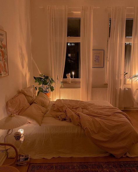 Warm Bedroom Lighting, Downtown Brooklyn, Warm Bedroom, Feminine Bedroom, Cosy Bedroom, Home Design Ideas, Dream Room Inspiration, Dream Apartment, Pink Room