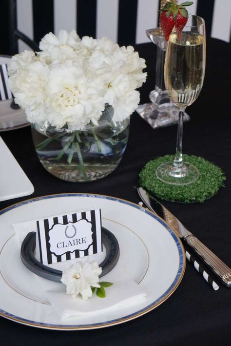 Horse racing party place settings!  See more party ideas at CatchMyParty.com! Spring Party Ideas, Horse Racing Party, Derby Ideas, Spring Horse, Spring Carnival, Crown Party, Run For The Roses, Tafel Decor, Belmont Stakes