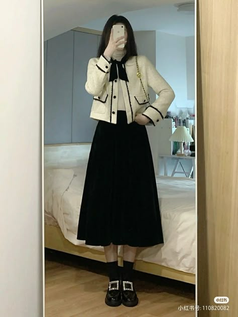 Office Outfit Korean Style, Formal Korean Outfit, Black Cream Outfit, Turtle Neck With Skirt, Muslimah Fashion Casual, Glamour Outfit, Sunday Dress, Hijabi Fashion Casual, Old Fashion Dresses