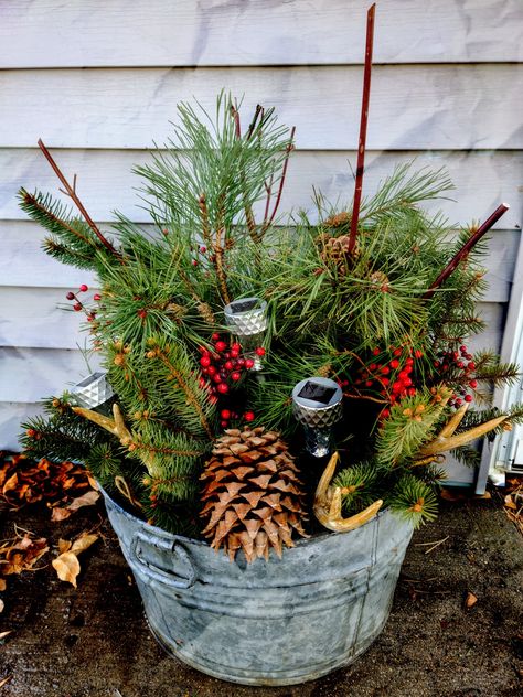 Birch Branch Decor Front Porches, Porch Pot Ideas For Christmas, Double Wash Tub Christmas Decor, Christmas Bucket Decoration Ideas, Washtub Christmas Decor, Porch Pots Ideas, Christmas Porch Pots, Christmas Basement, Buckeye Cake