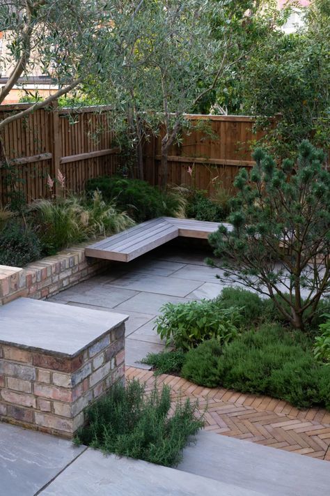 Small Backyards, Townhouse Garden, Small Courtyard Gardens, Patio Small, Small Patio Garden, Courtyard Gardens Design, Back Garden Design, Corner Garden, Backyard Pools