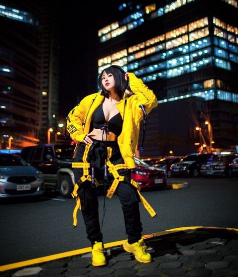 City In Philippines, Techwear Girl Outfit, Techwear Girl, Women Techwear, Makati Philippines, Female Action Poses, Cyberpunk Streetwear, Earth Clothes, Cyberpunk Clothing