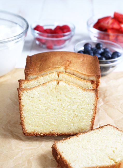 Classic Gluten Free Pound Cake Dairy Free Pound Cake, Workouts Food, Gluten Free Pound Cake, Patisserie Sans Gluten, Dessert Sans Gluten, Pain Sans Gluten, Pound Cake Recipe, Duncan Hines, Gluten Free Cake