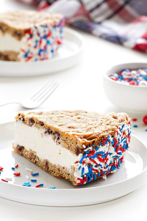 Fourth Of July Ice Cream, Cookie Ice Cream Cake, Ice Cream Sandwich Recipes, Ice Cream Sandwich Cake Recipe, Sandwich Cake Recipe, 4th Of July Ice Cream, Cake Sandwiches, Cookie Ice Cream Sandwich, Funfetti Frosting