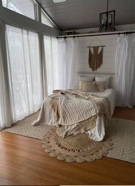 Boho Bedroom Studio, Lifestyle Studio Setup, Bedroom Photography Studio, Boho Photo Studio Decor, Sunroom Photography Studio, Boho Photo Studio, Diy Photography Studio At Home, Photography Studio Shed, Boho Photography Studio Setup