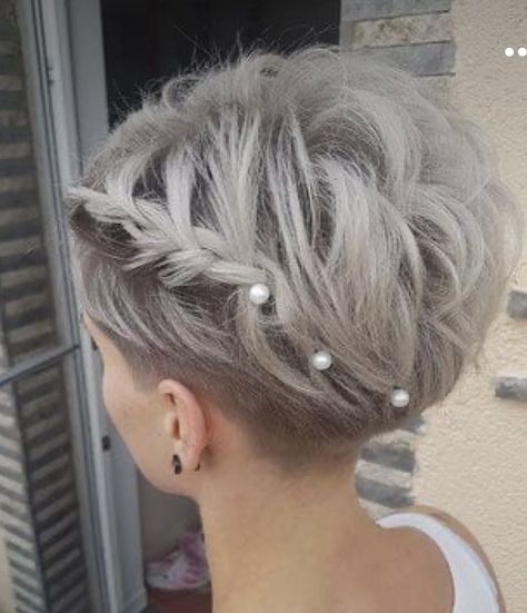 Hair Color Crazy, Pixie Haircut For Thick Hair, Summer Hairstyles For Medium Hair, Short Wedding Hair, Penteado Cabelo Curto, Haircut For Thick Hair, Short Hair Haircuts, Braids For Short Hair, Cool Hair Color