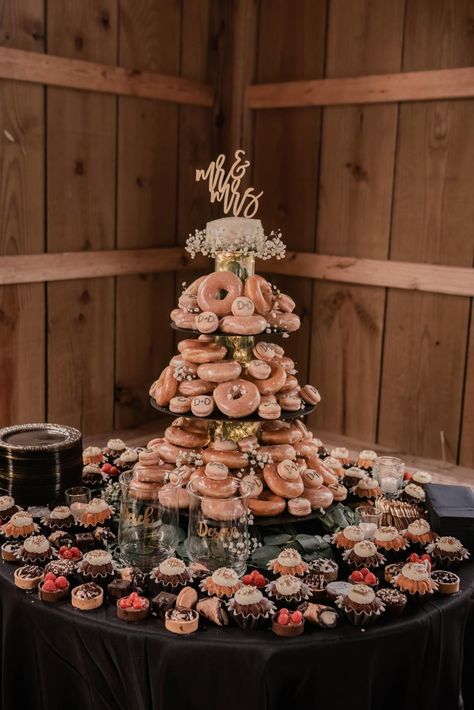 Cake And Cupcakes Display, Cupcakes Decoration Wedding, Cupcakes Display, Wedding Cake And Cupcakes, Cupcake Tower Wedding, Pink Wedding Decorations, Cake And Cupcakes, Cupcake Display, Cupcake Tower