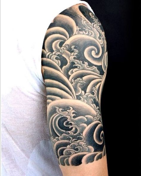 Cool Old School Waves Japanese Half Sleeve Tattoo Ideas For Guys Tato Lingkaran, Wave Tattoo Sleeve, Kurt Tattoo, Japanese Water Tattoo, Japanese Cloud Tattoo, Japanese Wave Tattoos, Wellen Tattoo, Tato Suku, Tattoo Sleeve Filler