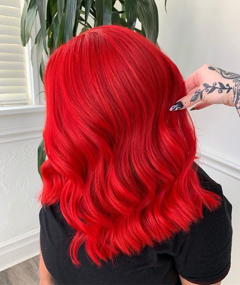 Spicy Red Hair, Neon Red Hair, Fire Red Hair, Pelo Color Vino, Exotic Hair Color, Rock Hair, Red Hair Looks, Fire Hair, Rock Hairstyles