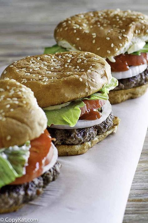 Copycat Burger King, Crunchy Pickles, Make Your Own Burger, Best Burger Recipe, Homemade Hamburgers, Homemade Burgers, Copykat Recipes, Copycat Restaurant Recipes, Grilled Beef