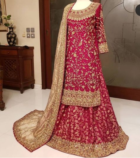 Bridal Lehenga Pakistani, Engagement Dress For Bride, Pink Bridal Lehenga, Latest Bridal Lehenga, Red Bridal Dress, Wedding Lehenga Designs, Indian Bride Outfits, Latest Bridal Dresses, Bridal Dresses Pakistan